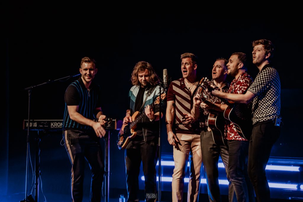 Bee Gees by Maincourse – You Should Be Dancing (reprise)